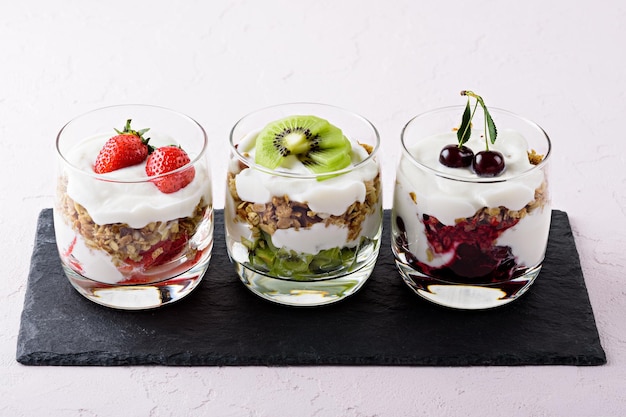 Photo close-up of dessert on table