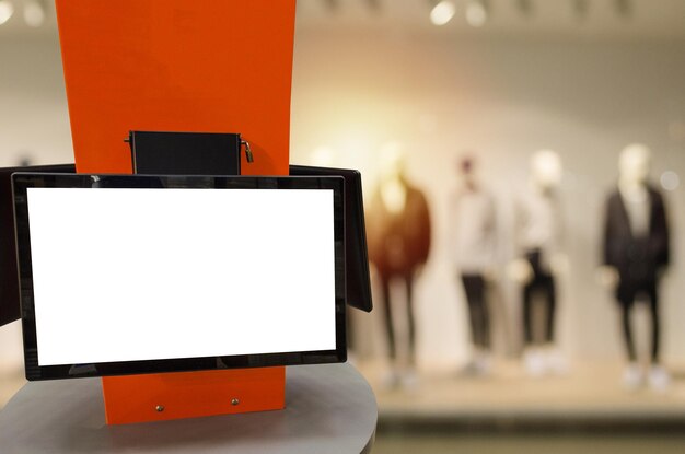 Photo close-up of digital tablet in shopping mall