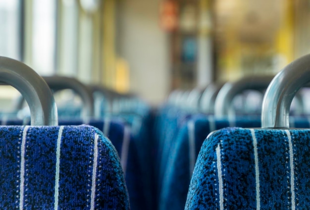 Photo close-up of empty seats in row