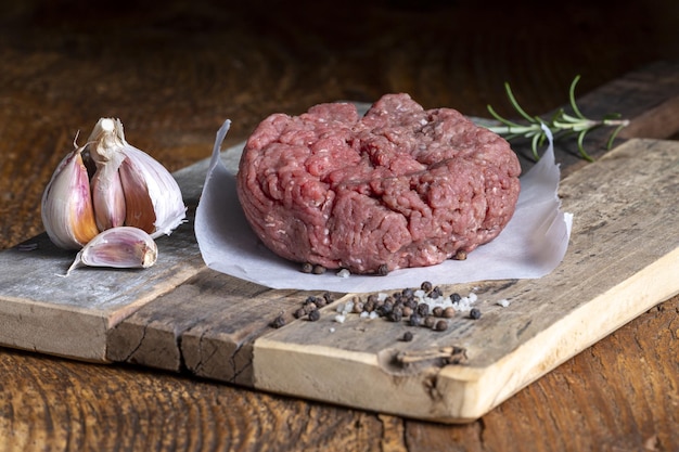 Photo close-up of food on cutting board