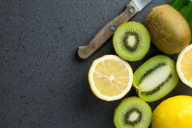 Photo close-up of lemon on table