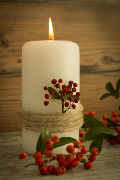 Photo close-up of lit candles on table