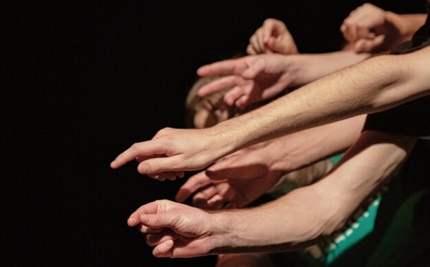 Photo close-up of man holding hands over black background