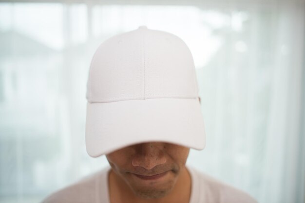 Photo close-up of man wearing cap at home