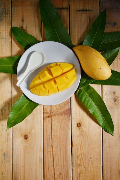 Close-up, Mango, Wood background