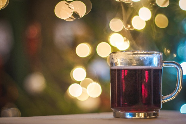 Photo close-up of mulled wine on table