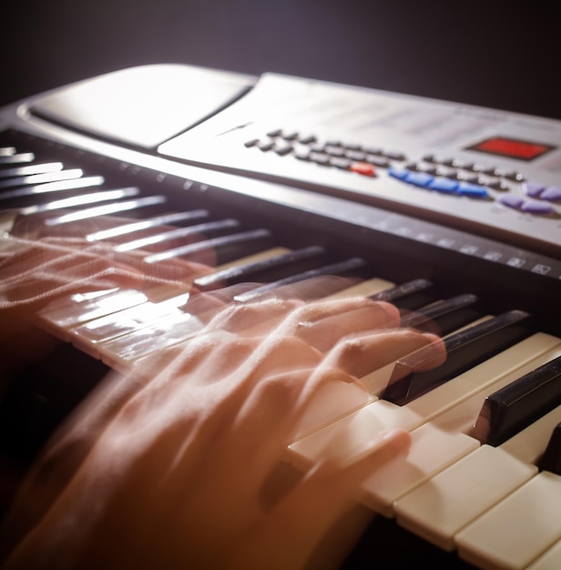 Photo close-up of piano keys