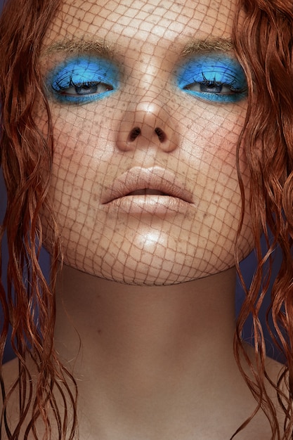 Photo close up portrait of a ginger girl wearing fashion makeup