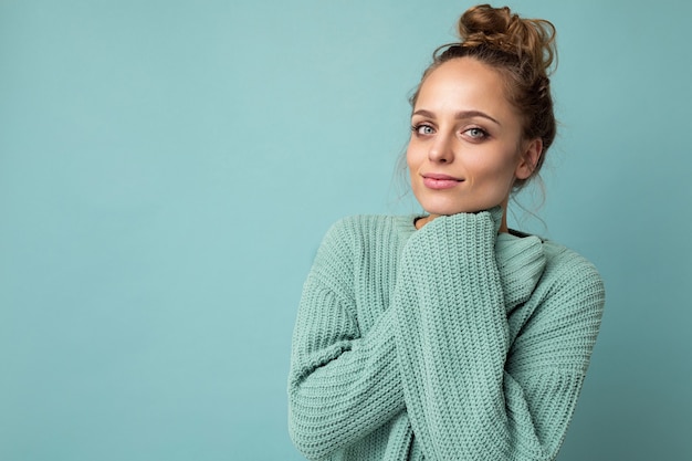 Close-up portrait of nice-looking attractive lovely lovable pretty cute winsome gorgeous cheerful cheery wavy-haired blonde woman isolated on pastel color background wearing stylish clothes.