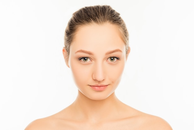 Photo close-up portrait of pure woman on white background