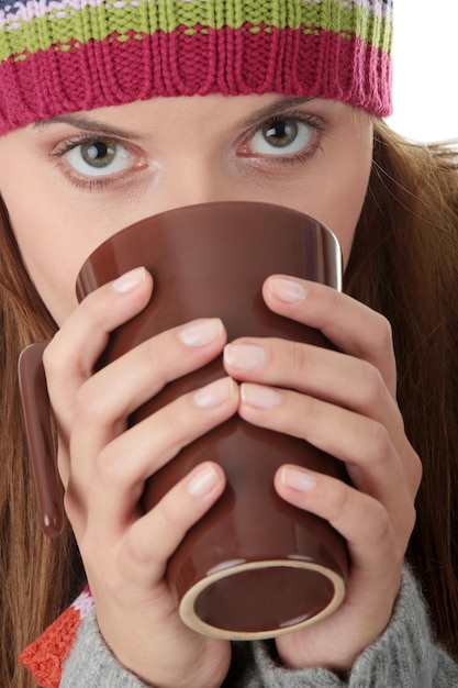 Photo close-up portrait of woman drinking coffee at home