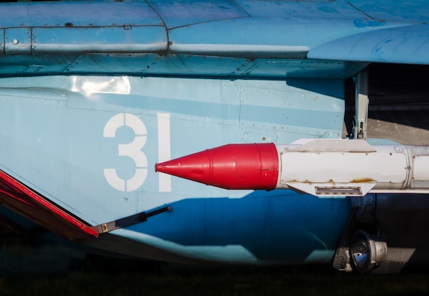 Photo close-up of red boat against blue sky