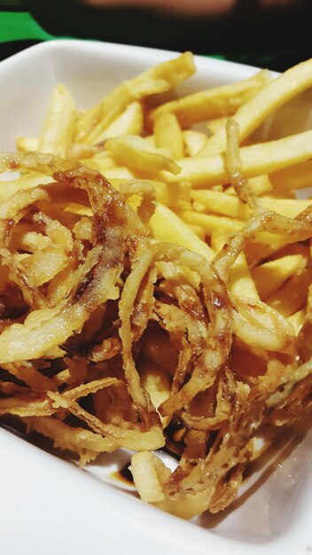 Photo close-up of serving french fries in plate