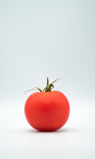 Photo close-up of tomato against white background