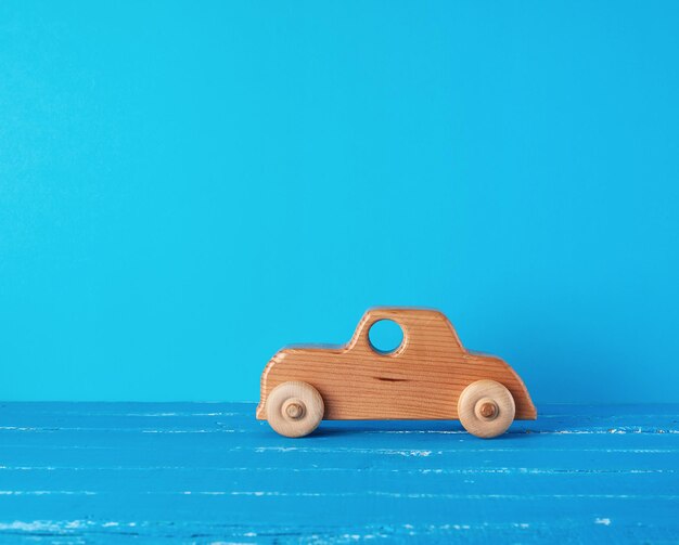 Photo close-up of toy car against blue background