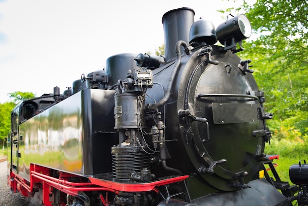 Photo close-up of train on railroad track