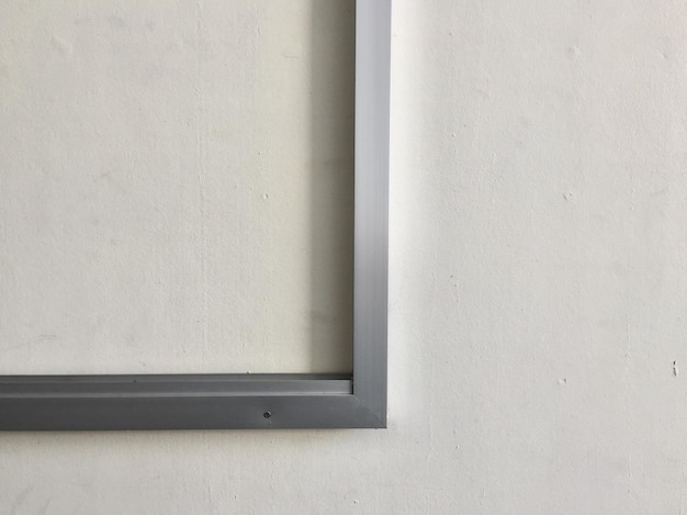 Photo close-up of window on white wall