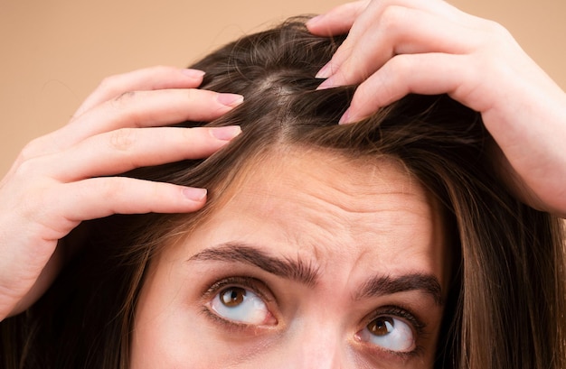 Photo close up of woman examining her scalp and hair hair loss on hairline or dry scalp problem