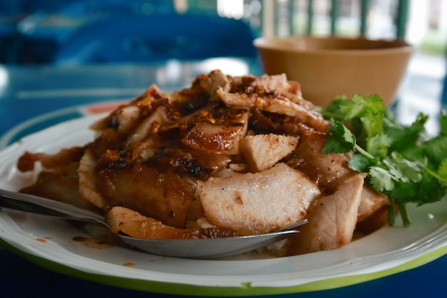 Photo closeup grilled neck pork with spicy sauce