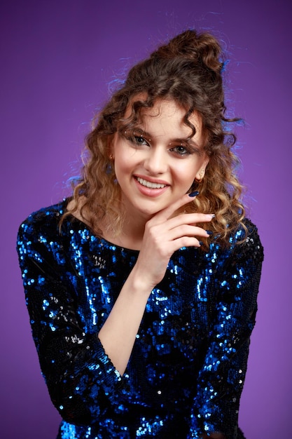 Closeup photo of curlyhaired girl smiling to the camera High quality photo