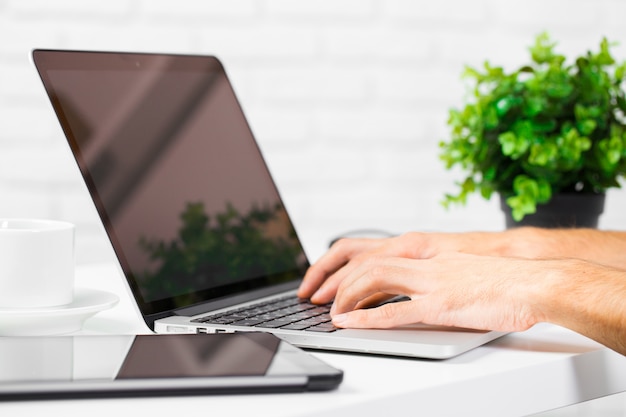 Closewithup of male businessman hand making notes in office