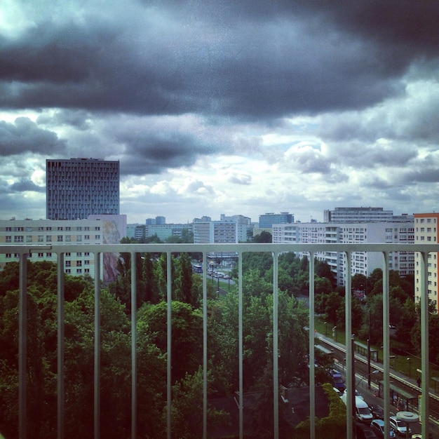 Photo cloudy sky over city