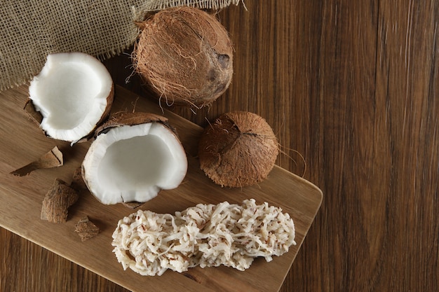 Photo cocada, coconut candy. composition on wooden background.