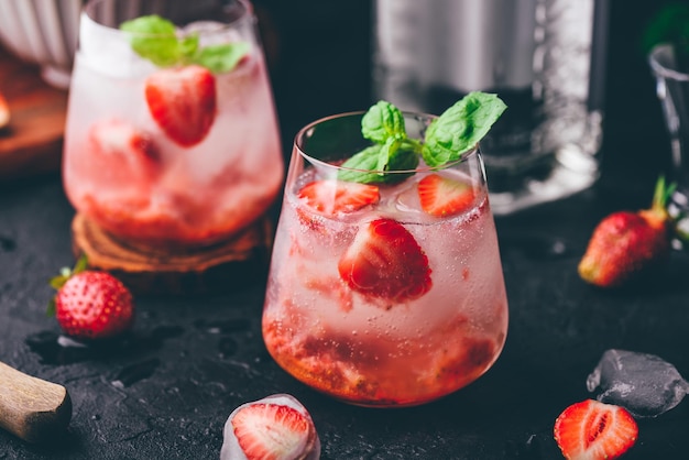 Cocktails with strawberry gin and tonic