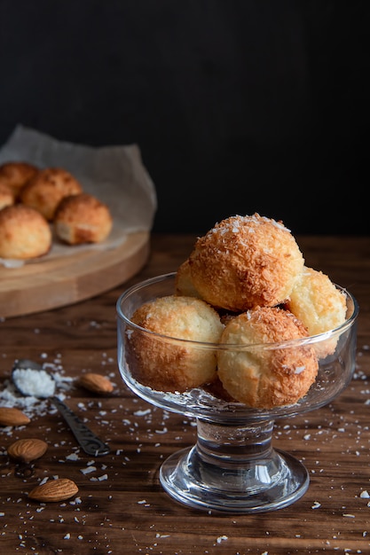 Coconut cookies with almonds