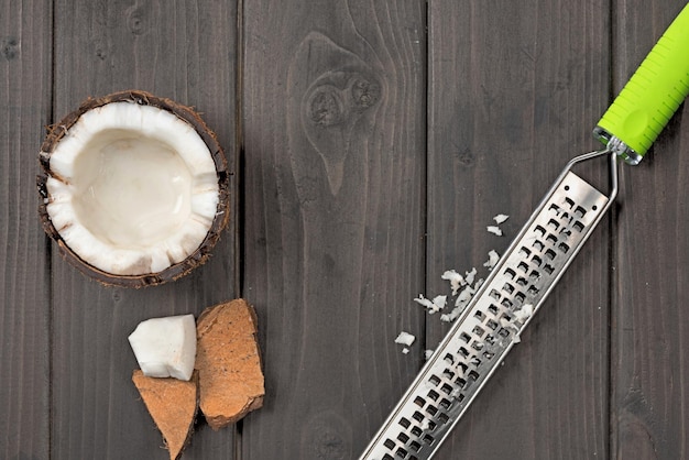 Photo coconut pieces with grater