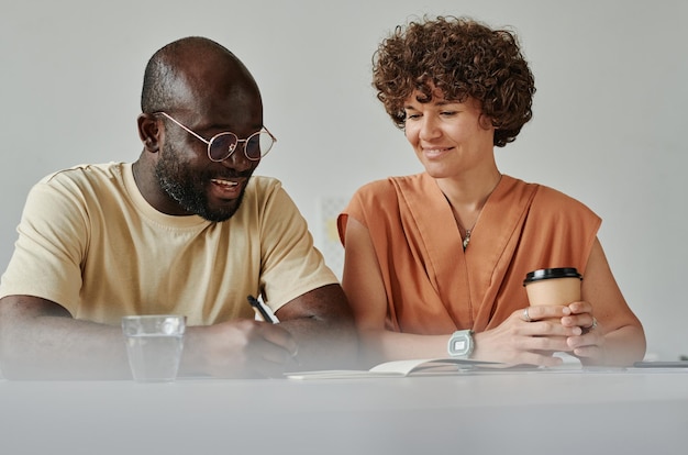 Colleagues planning work in team