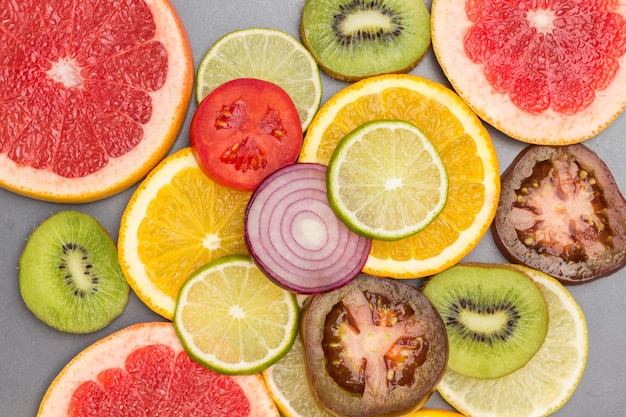 Photo colored abstract fruit slices