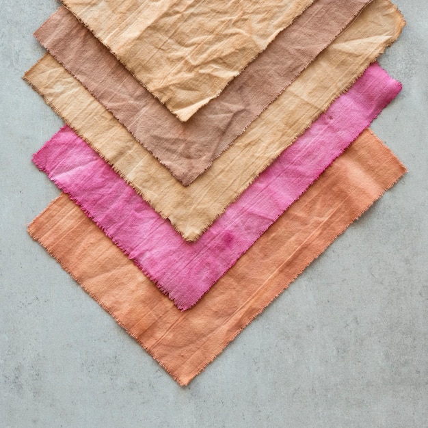 Colored cloths with natural pigments