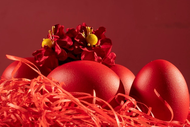 Colored eggs symbolize Easter in shades of red