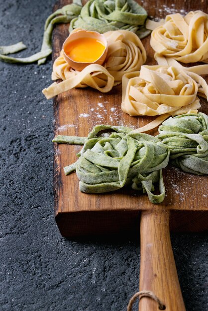 Photo colored fresh homemade pasta tagliatelle