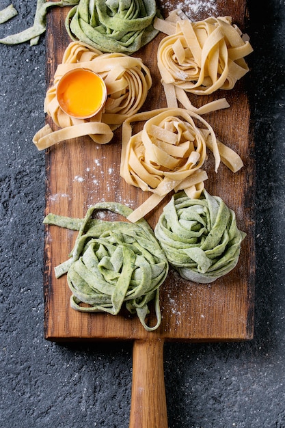 Photo colored fresh homemade pasta tagliatelle