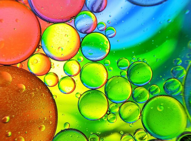 Photo colorful bubbles abstract background oil bubbles in transparent liquid backdrop