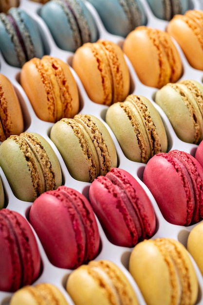 Photo colorful french macarons in a box