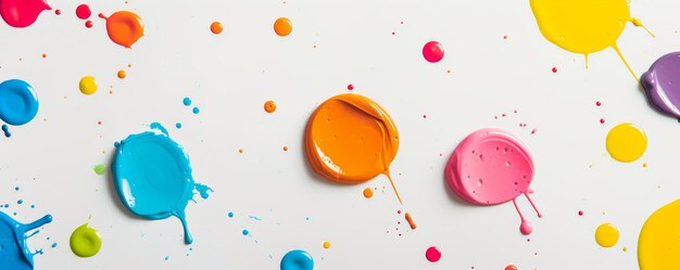 Photo colorful paint splashes on white background creating a vibrant and playful abstract pattern