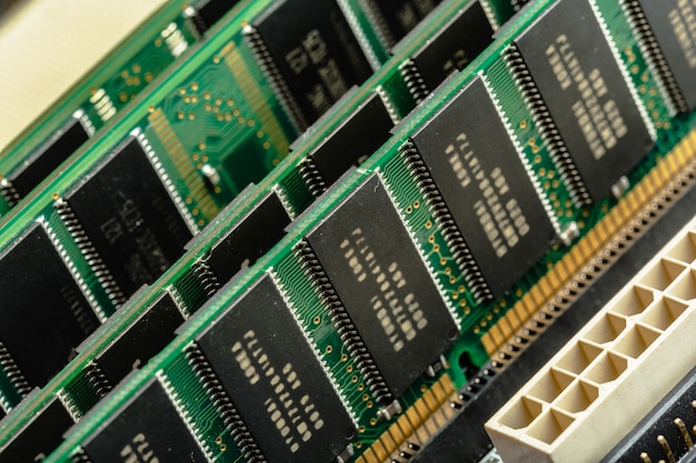 Computerchip, Technology and Electronics Industry