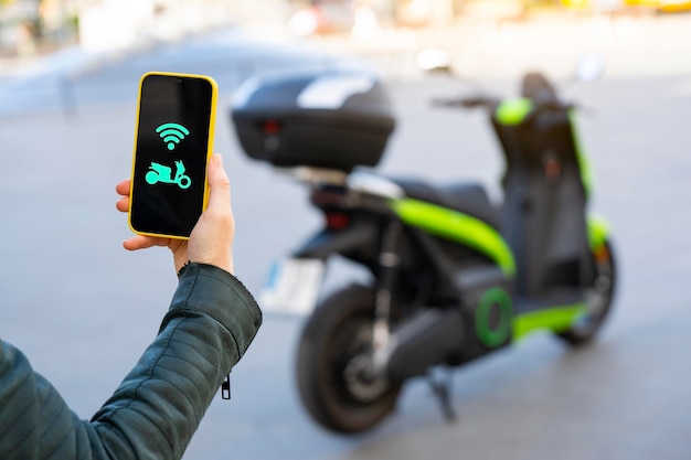 Connecting an electric motorcycle with the smartphone