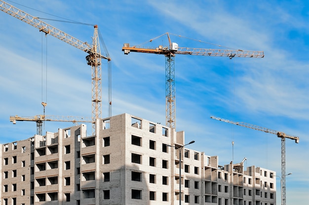 Construction of buildings and houses with cranes