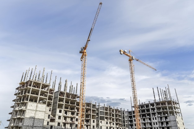 Construction of highrise building and lifting crane