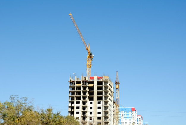 Construction of office building from glass and concrete