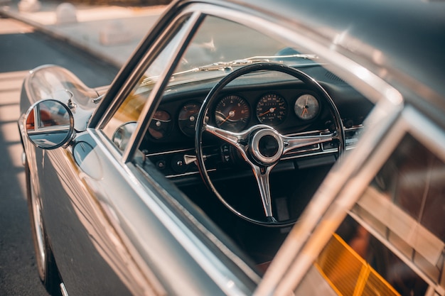 Control wheel and windows of a retro car