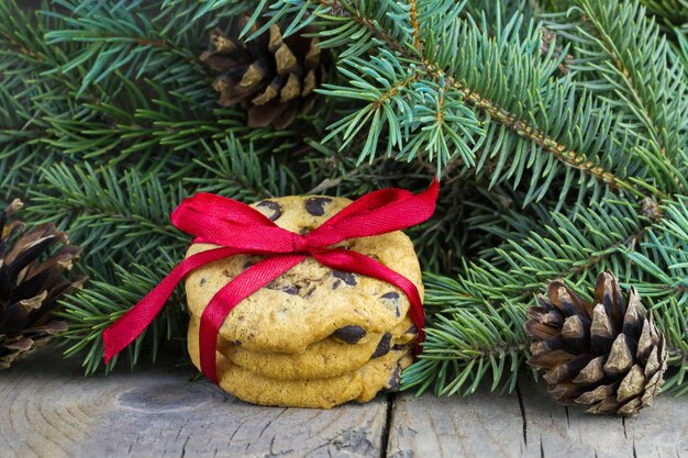 The cookies are decorated with a bow with Christmas tree branches