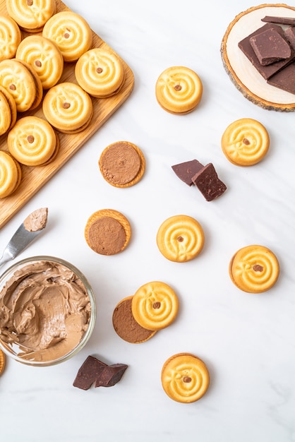 cookies with chocolate cream