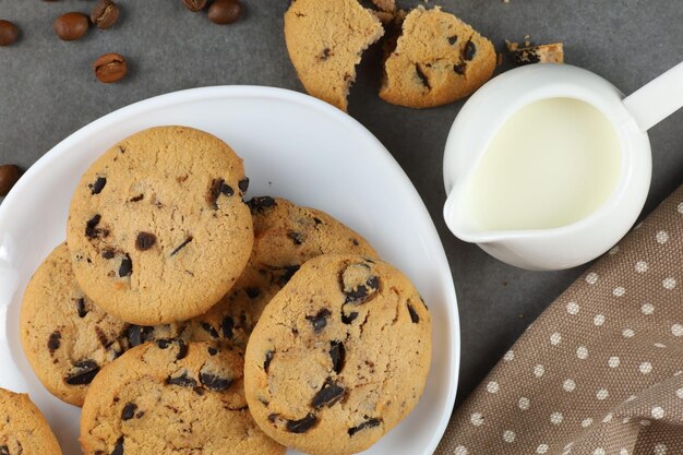 Cookies with pieces of chocolate on a plate