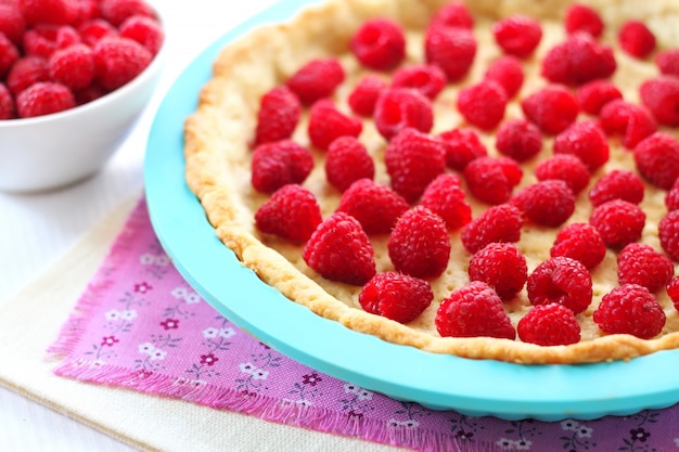 Cooking tart with raspberry