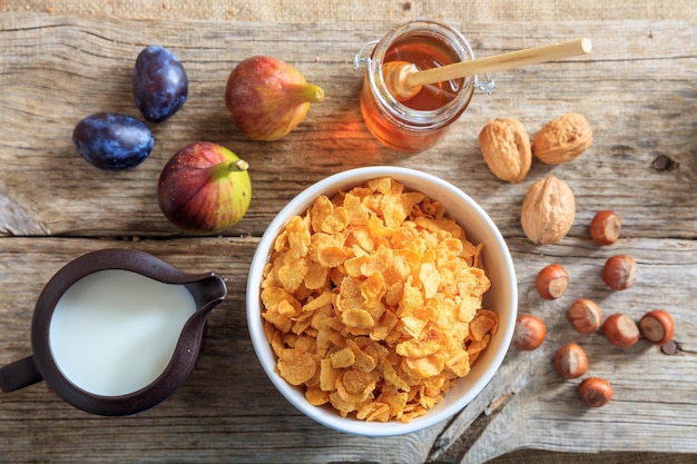 Corn flakes fresh fruits and nuts